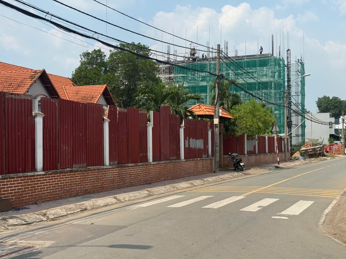 Bán 3200m2 mặt tiền Võ Văn Hát