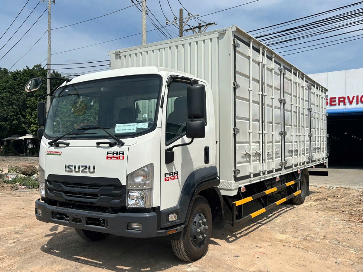 Bán xe Isuzu 2,4 tấn thùng kín | Tiền Giang