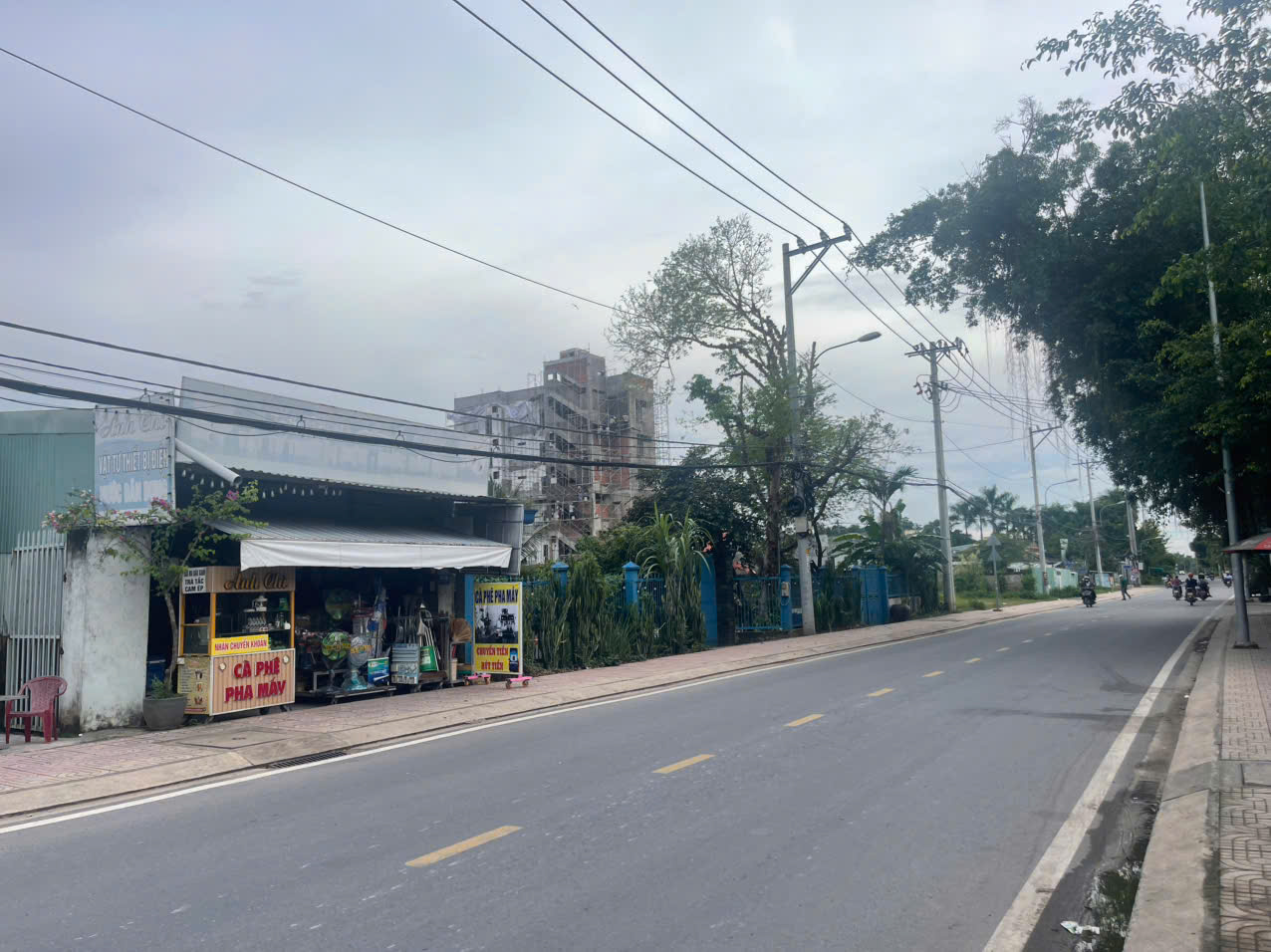 Bán nhà đất mặt tiền chợ Long Phước Quận 9