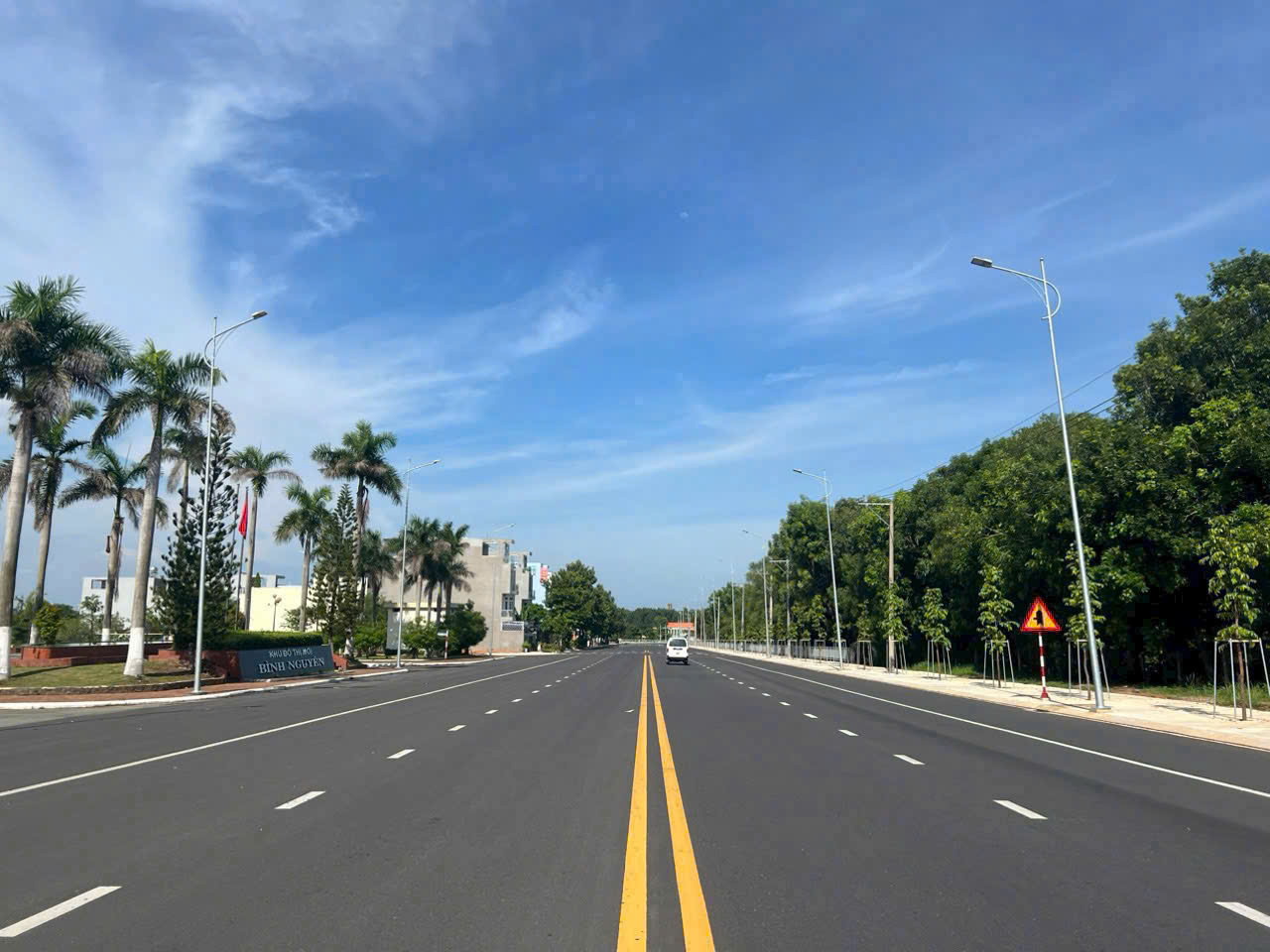 Bán 211m2 mặt tiền Thống Nhất Dĩ An gần Làng Đại Học Quốc Gia