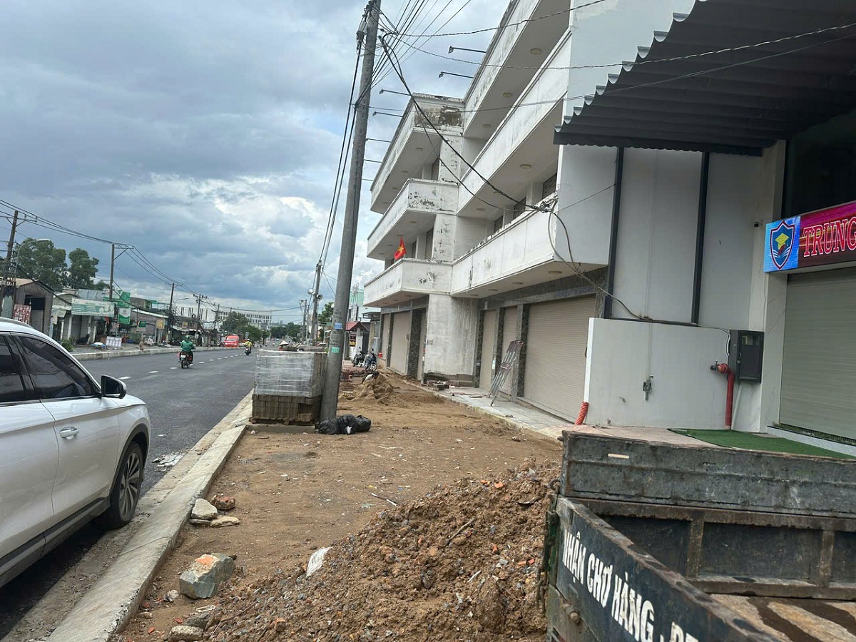 Bán đất mặt tiền Hoàng Hữu Nam Quận 9