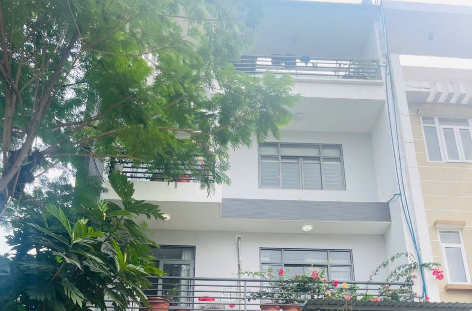 Bán nhà ngay vòng xoay Phú Hữu thuộc Hưng Phú 1 Quận 9